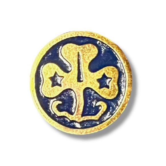 Vintage Girl Scouts Lapel Pin Gold Tone Blue Enamel World Assoc Trefoil Guides - Picture 2 of 4
